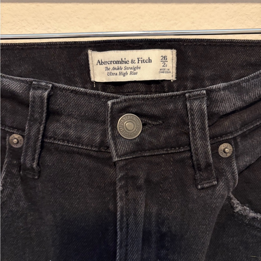 Abercrombie & Fitch women’s Washed Black Straight leg Jeans - Picture 6 of 6